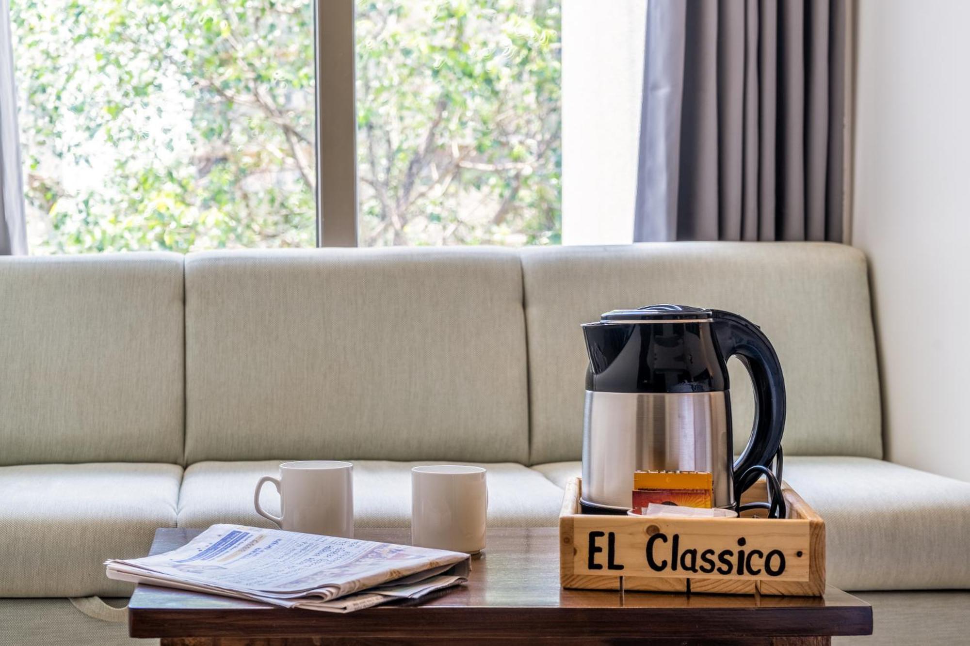 Hotel El Classico Rajkot Exterior photo